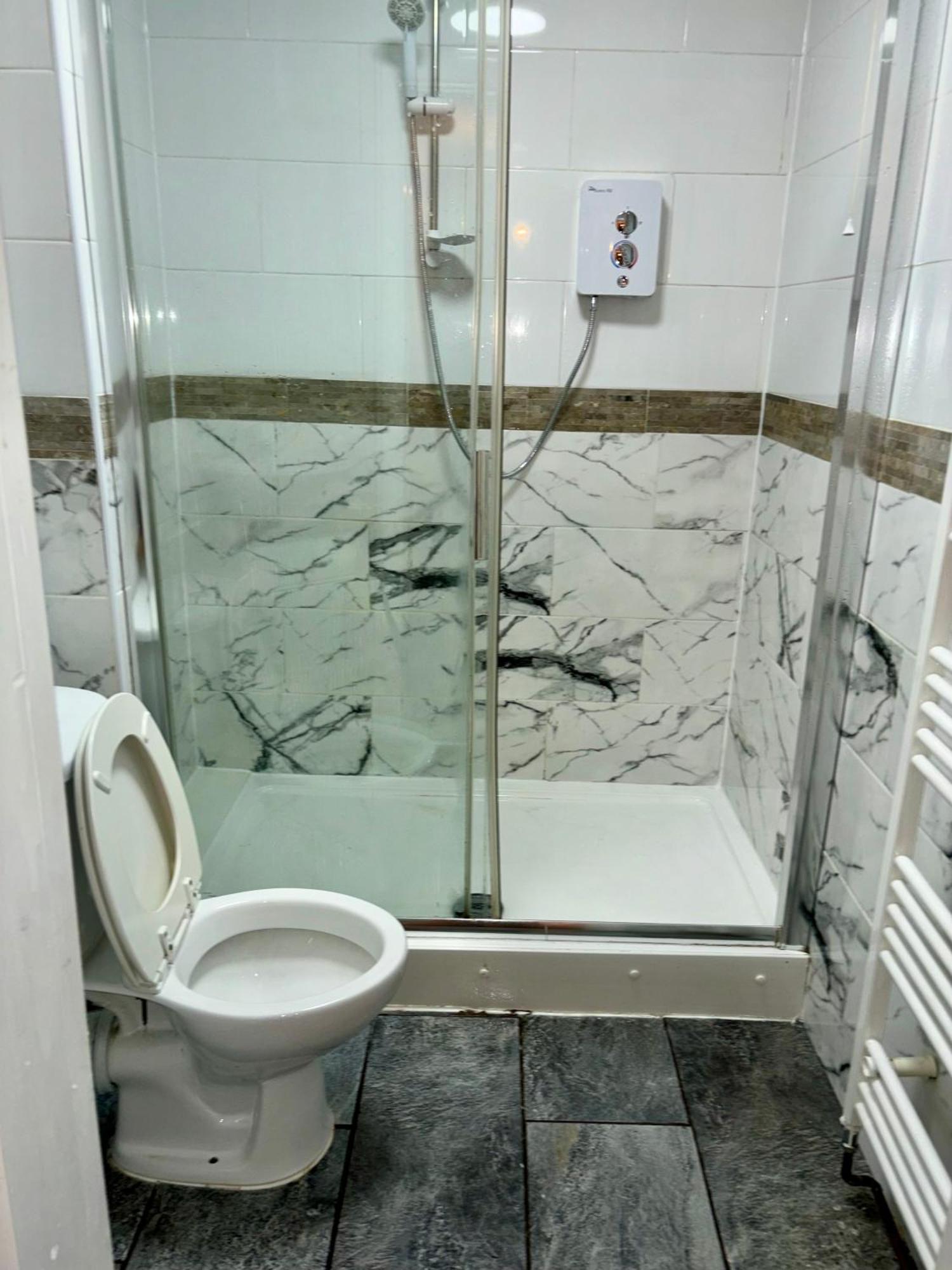Stainless Guests House 호텔 더들리 외부 사진