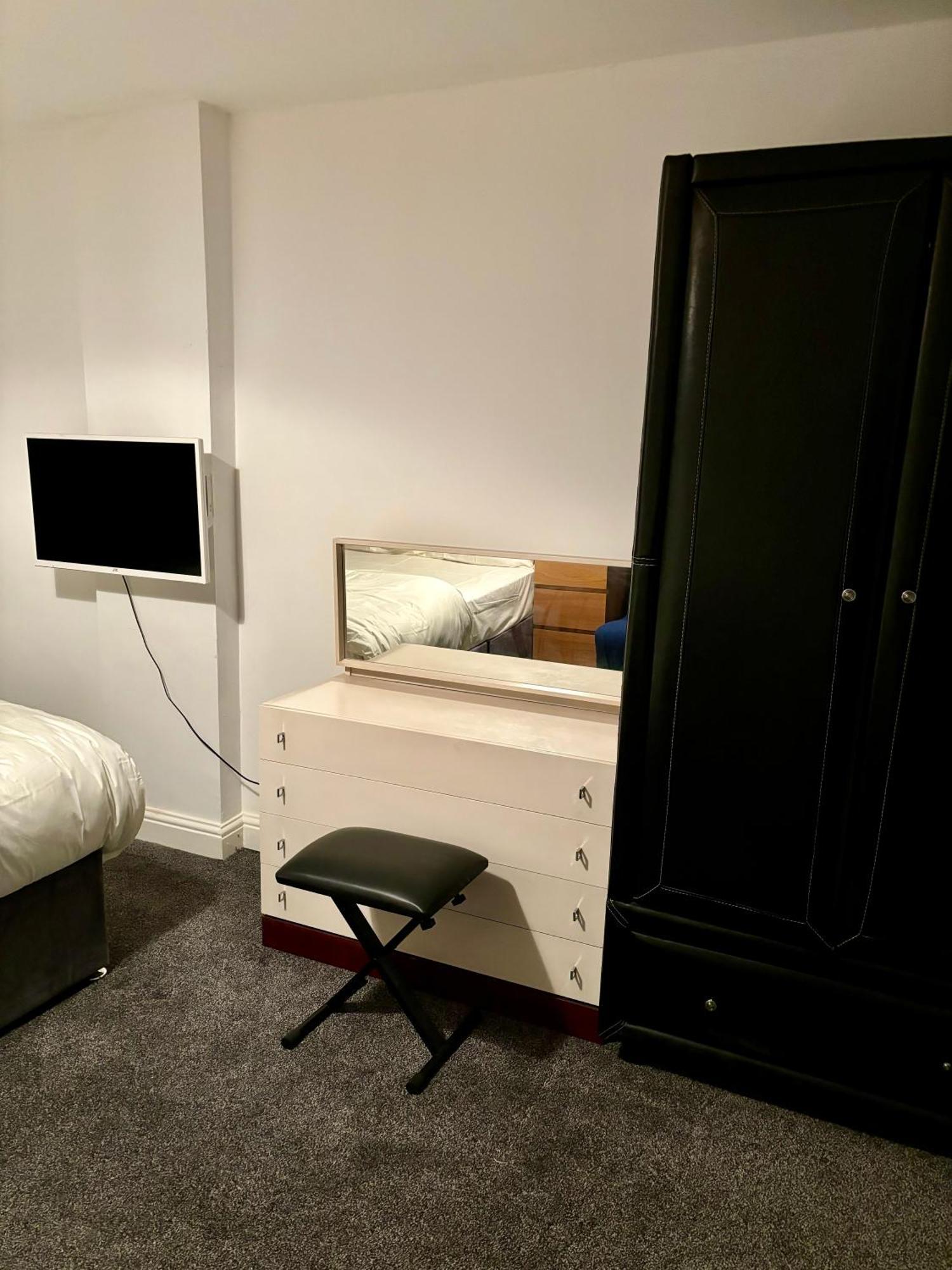 Stainless Guests House 호텔 더들리 외부 사진